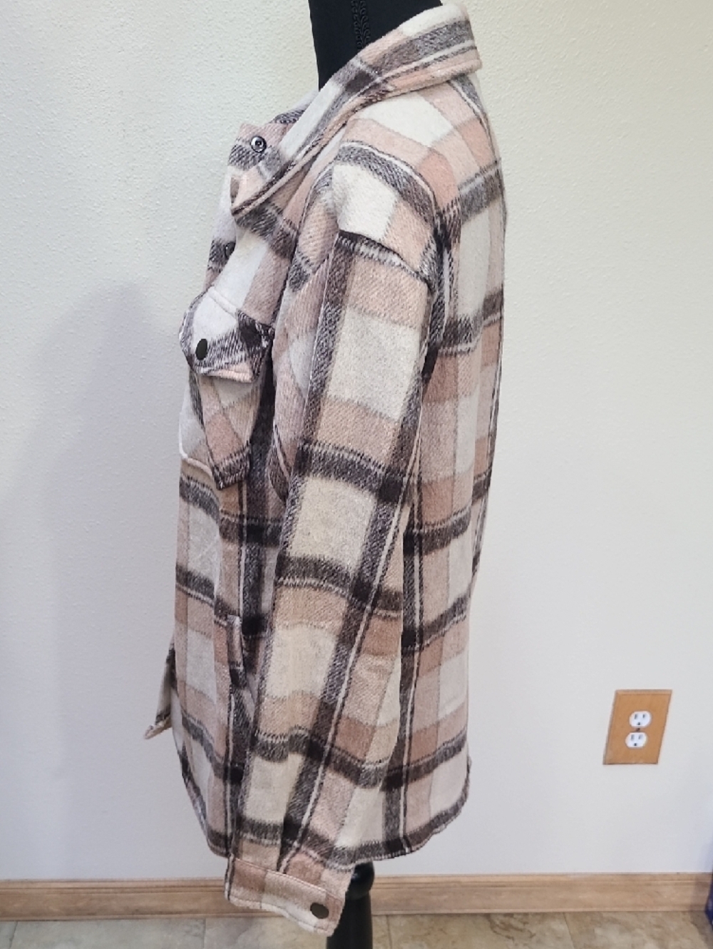 Michelle Mae Plaid Utility Shacket in Cream & Brown NWT - Picture 4 of 8